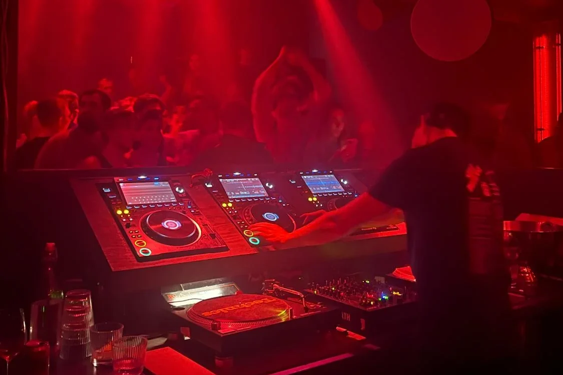 Virtual DJs and Real Payouts: When Casino Streams Feel Like Club Nights